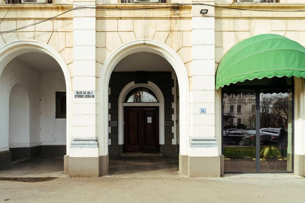 Studio with private terrace next to Cișmigiu Bucarest Esterno foto