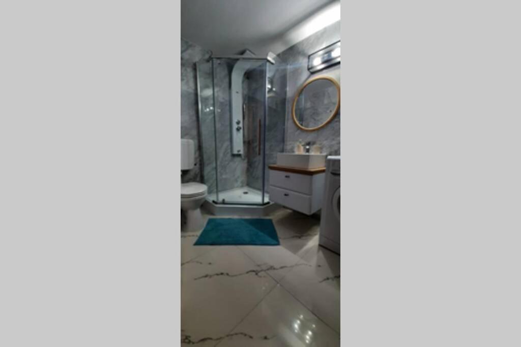 Studio with private terrace next to Cișmigiu Bucarest Esterno foto
